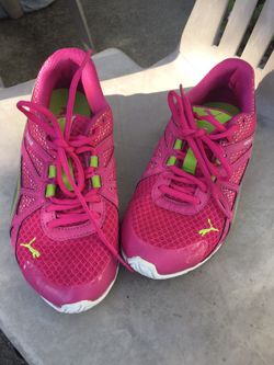 Pumas size 4