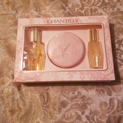 Vintage Chantilly Perfume/powder