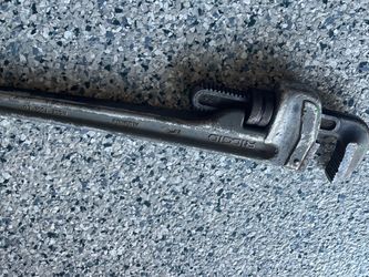 Pipe wrench 24”