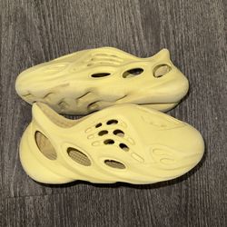 adidas Yeezy Foam Runner Sulfur Brand New