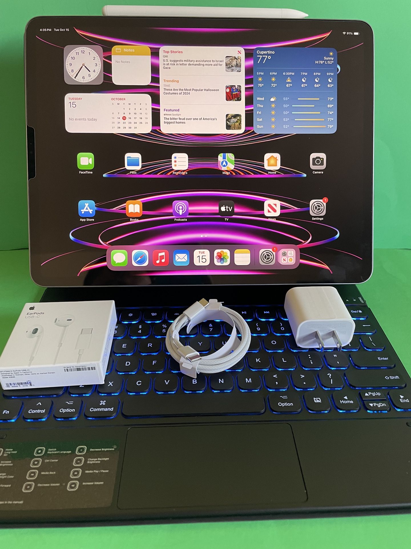 Apple IPad Pro 12.9” 6th Generation (M2 chip / Liquid XDR display/ 2022 ) 256GB with keyboard, pen & Accessories (1TB $1099)