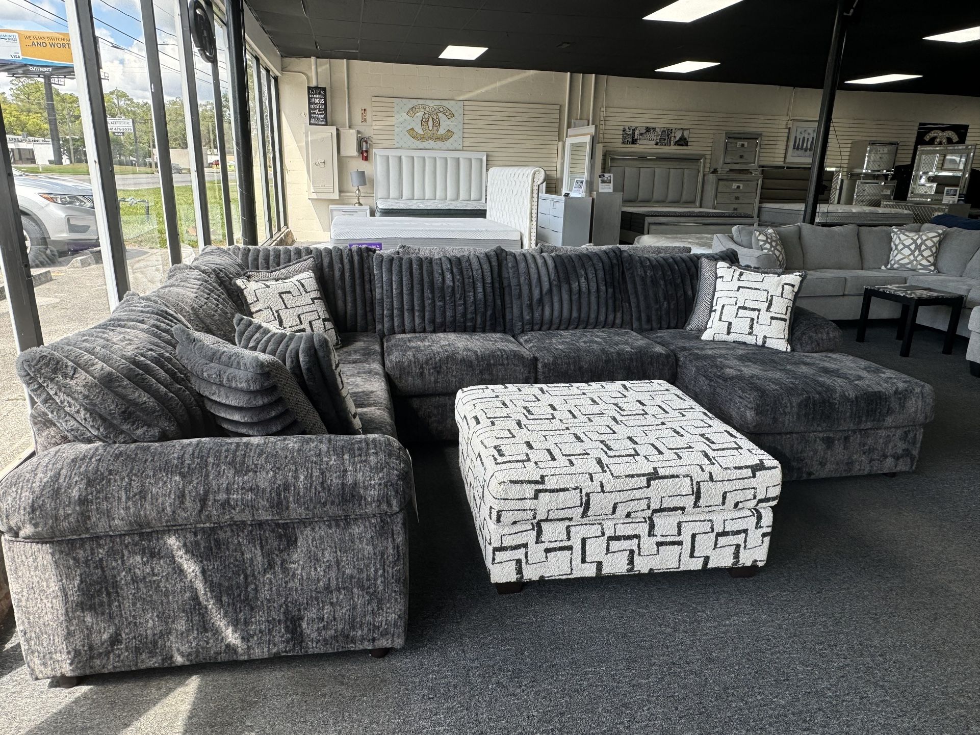 U Shape Sectional. 🚚WE DELIVER🚚