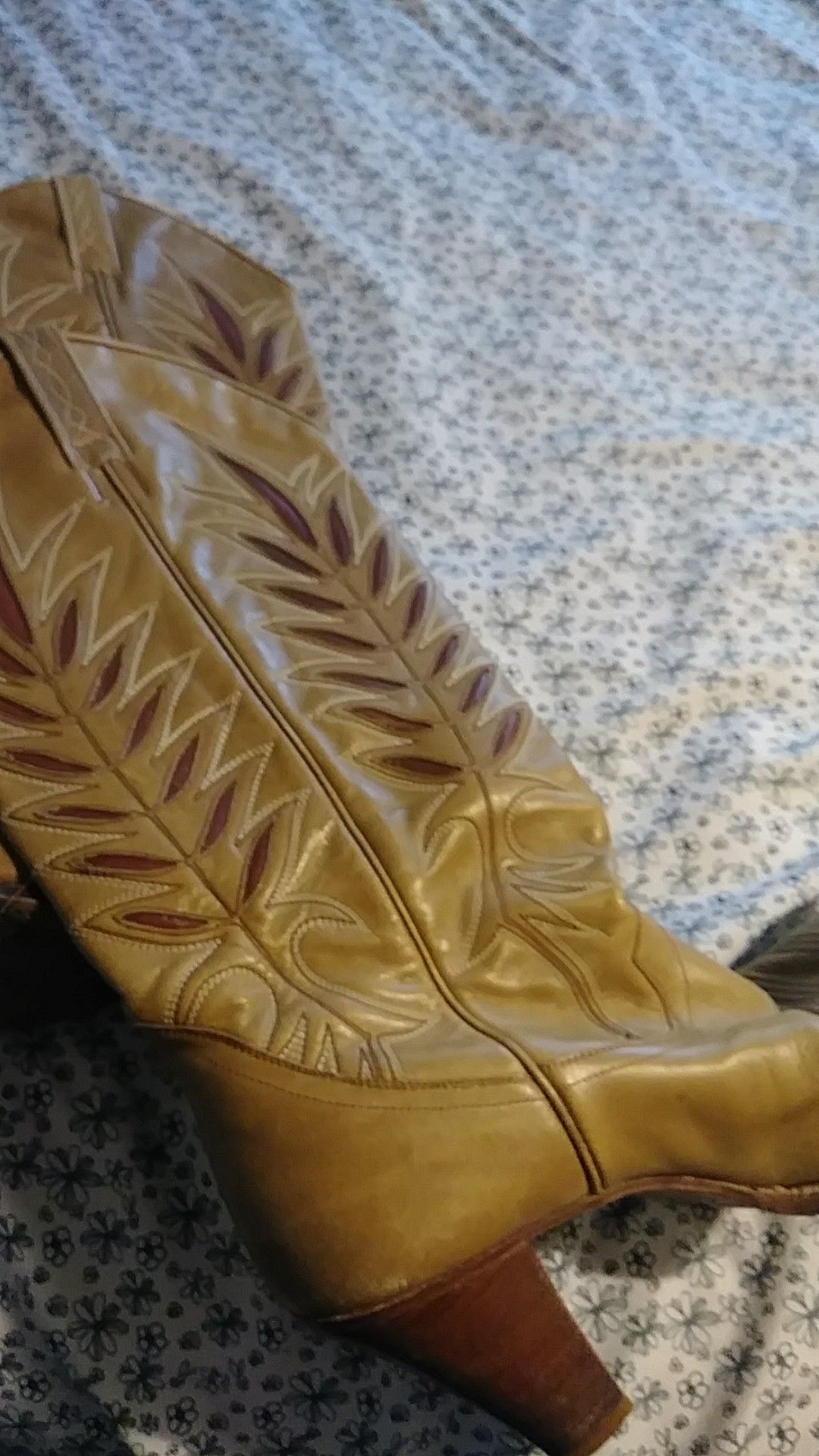 Size 9 Vintage Cowgirl Boots