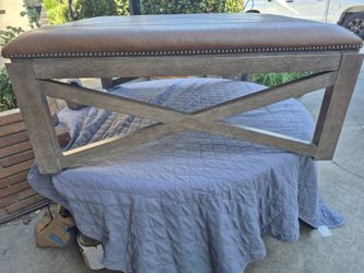 Large ottoman lether