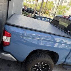 2017-2021 Toyota Tundra bed tonneau soft folding cover (3 fold)