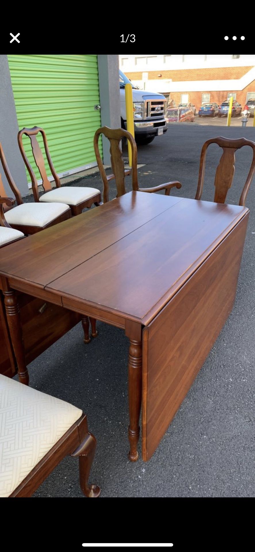 Dining room table w/ drop down sides .. no chairs