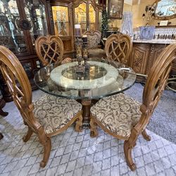 AICO By Michael Amini VENETIAN Round Dinning Table Set