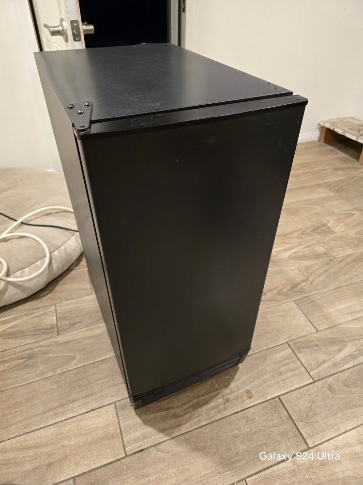MAXX Ice Under Counter Ice Machine