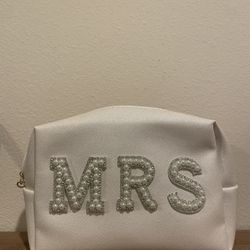 2 Bridal Clutches
