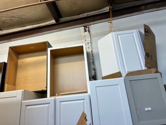 Kitchen Cabinet  – Lot