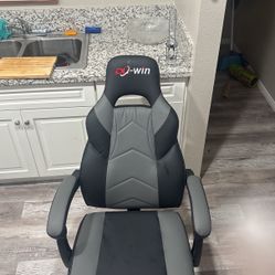 DL-Win Gaming Chair.