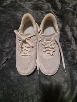 Kizik Sneakers - Size 10 W/8.5M