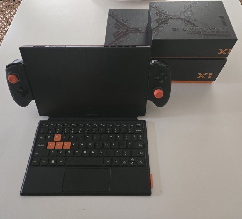 Onexplayer X1 - 32gb Ram - 2TB SSD - 3 in 1 Device