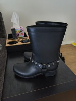 Nice Stylish Rain Boots!