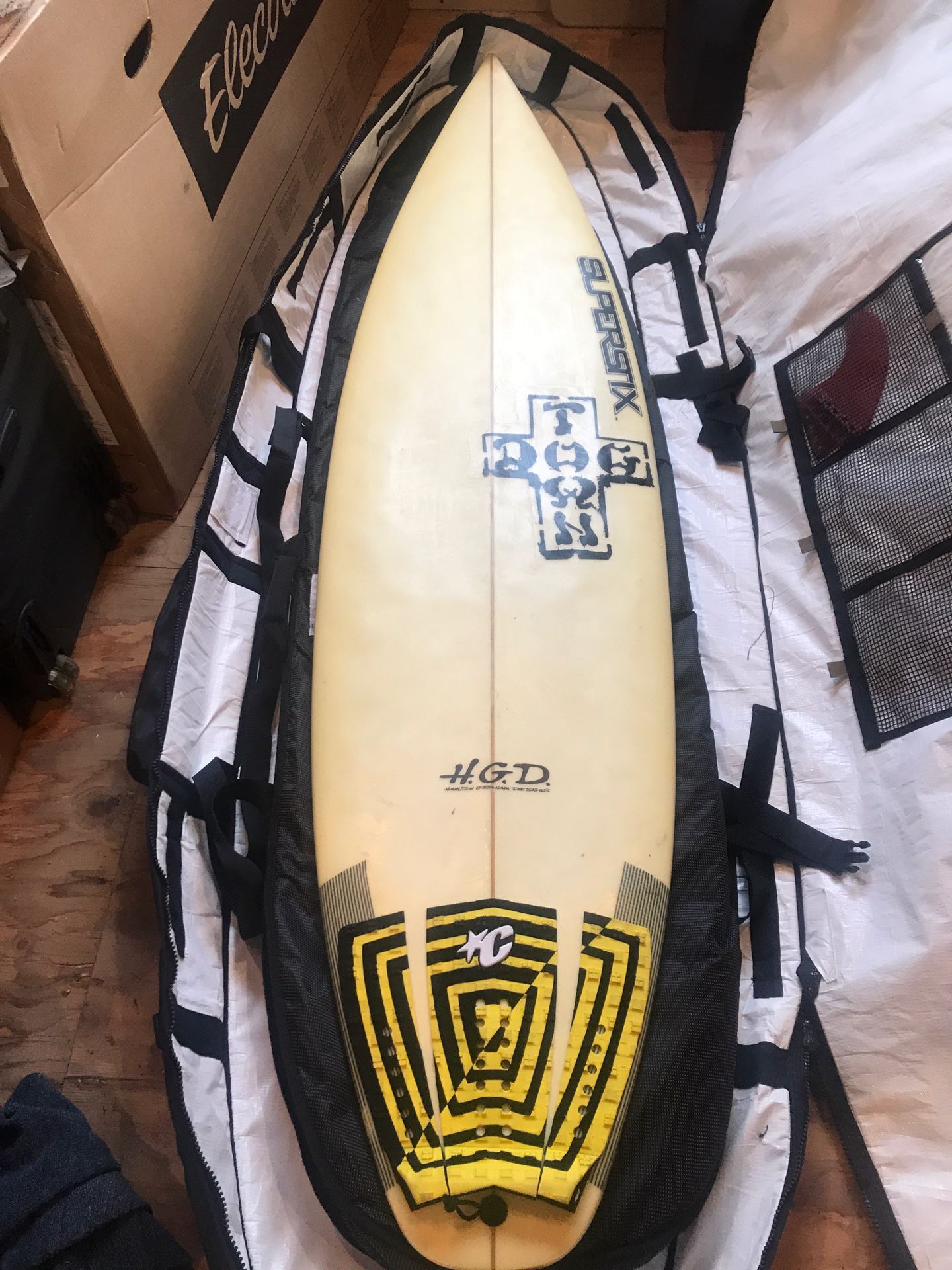6’ 4” surfboard