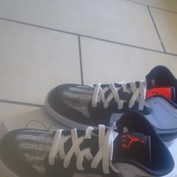 Kids Boys 4y Air Jordon 1 Mid SS (GS)
