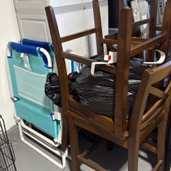 Twin Bed W Mattress/headboard/6chairs/2beach Chairs