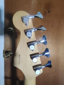Bass fender 5 strings