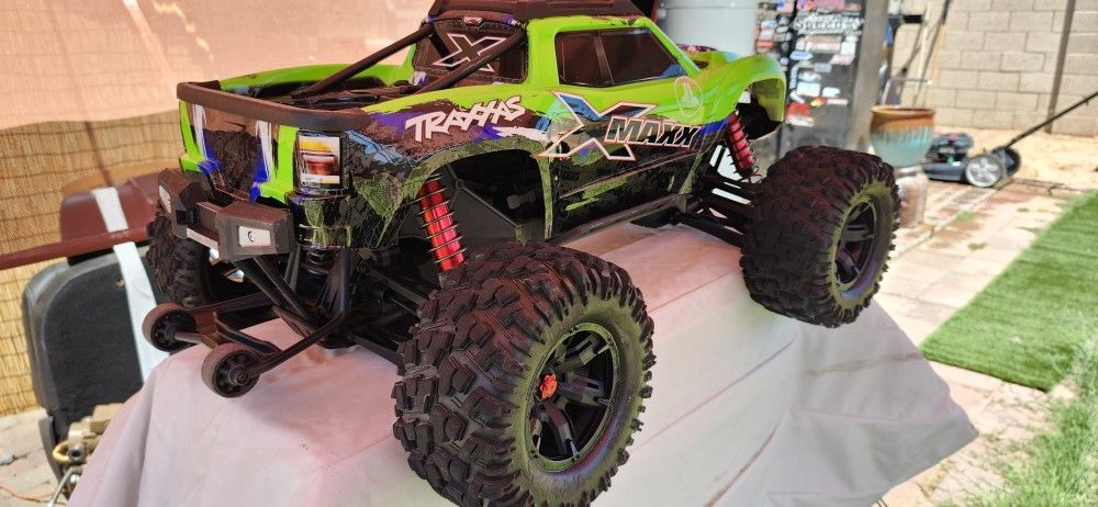 TRAXXAS XMAXX RC TRUCK BRUSHLESS