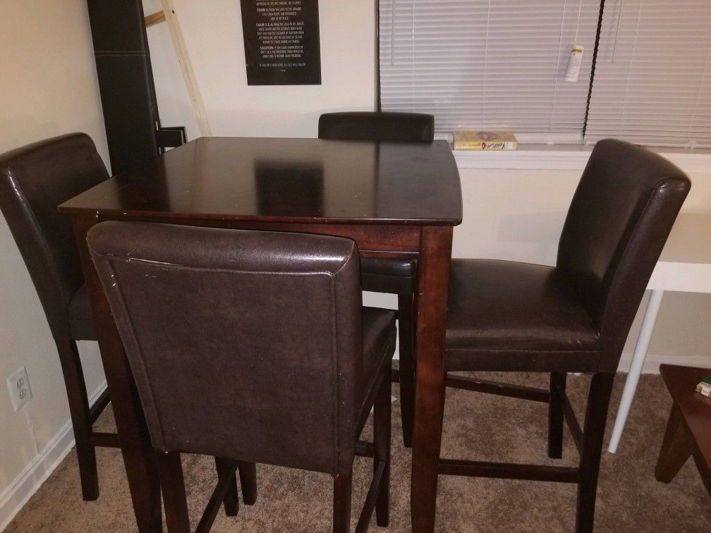 Almost New Dinner Room Set