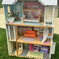  Beautiful Doll House