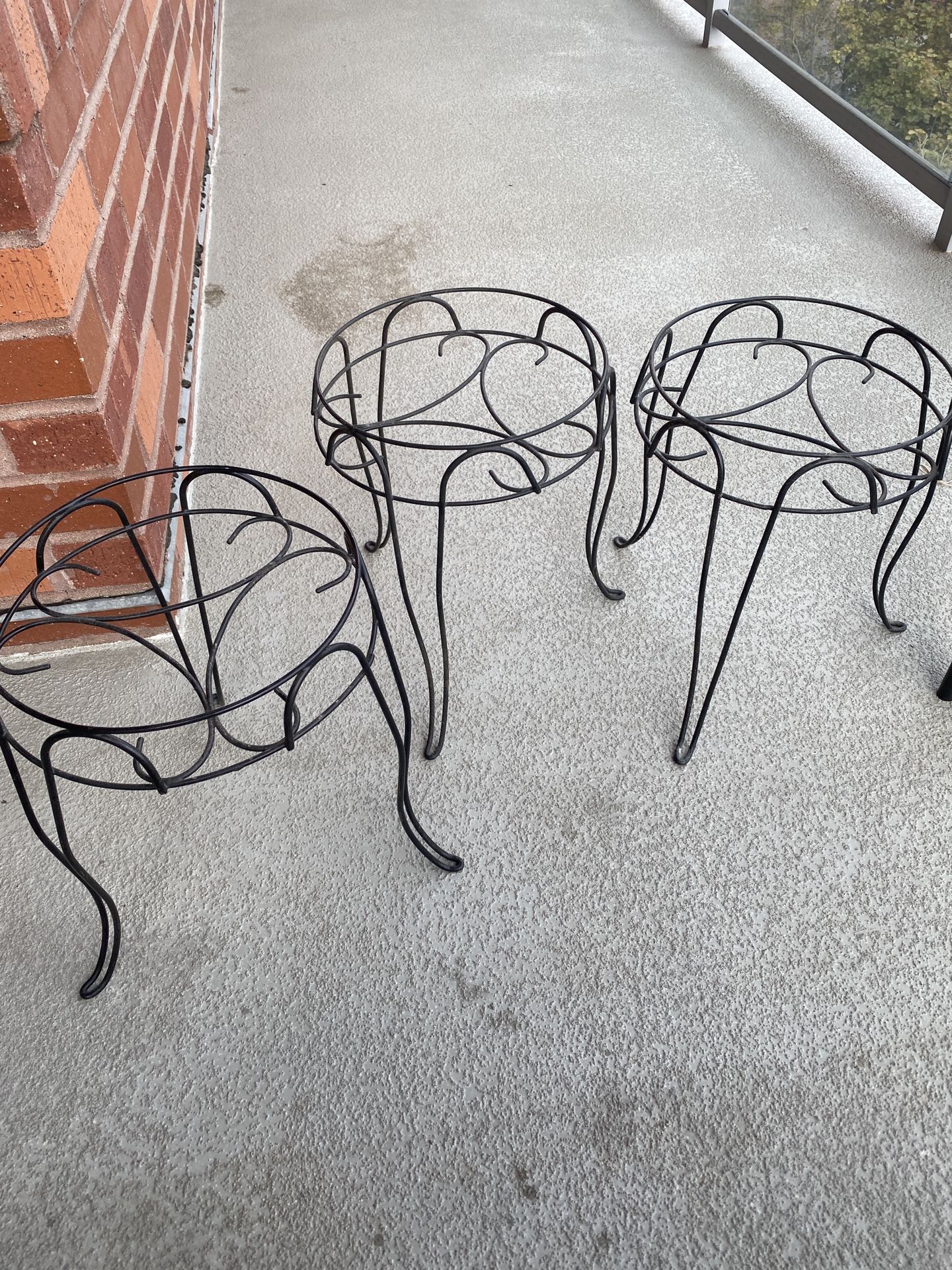 3 Plant stands