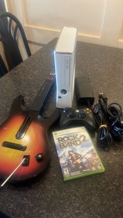 Xbox 360 whites slim 4 gig w control and guitar plus game
