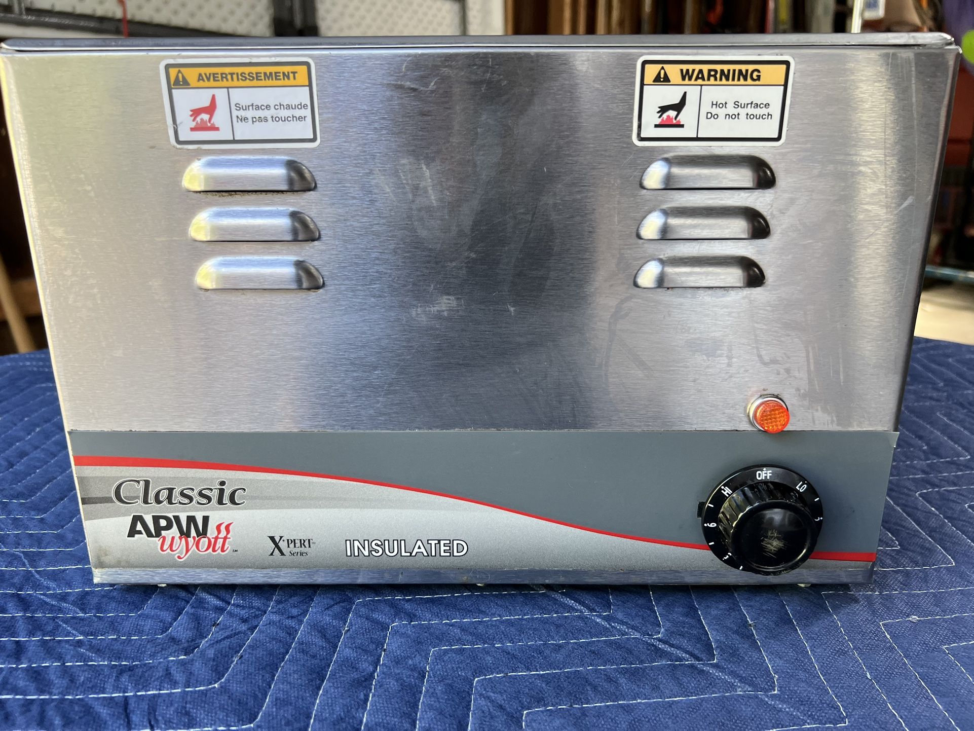 Classic APW Wyott insulated countertop food warmer