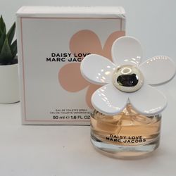 Marc Jacobs
 
Daisy Love Eau de Toilette

1.6 ,fl 