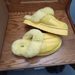 Ugg Slides