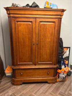 TV cabinet /armoire