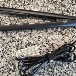 T3 SinglePass StyleMax Professional 1" Ceramic Flat Iron with Automated Heat Technology, 9 Heat Settings, Longer Ceramic Plates for Straightening, Wav