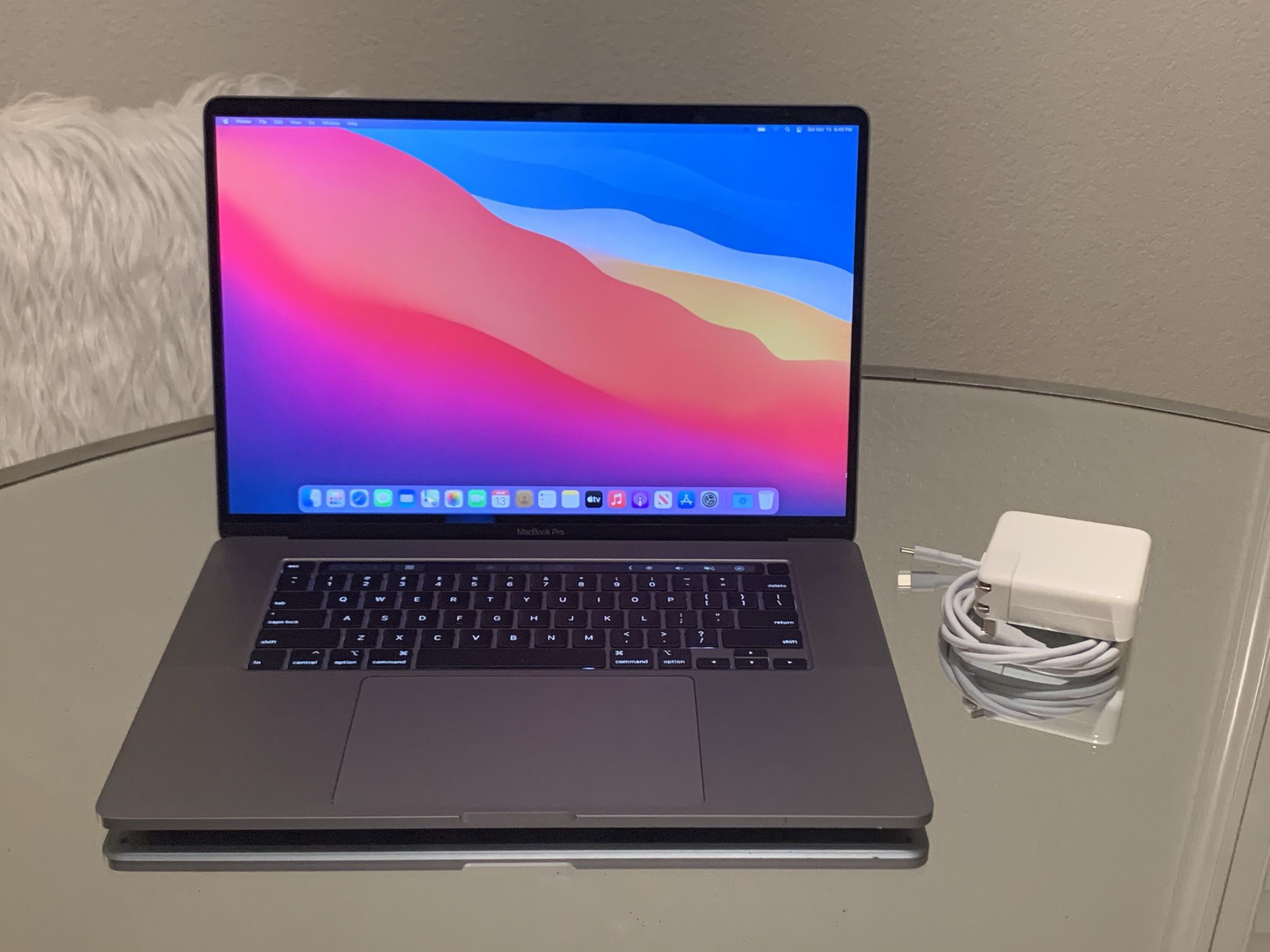 2019 / 2020 Apple MacBook Pro 16” 2.6Ghz i7 16gb RAM + SSD! NEW OS, Final Cut Pro +Apps