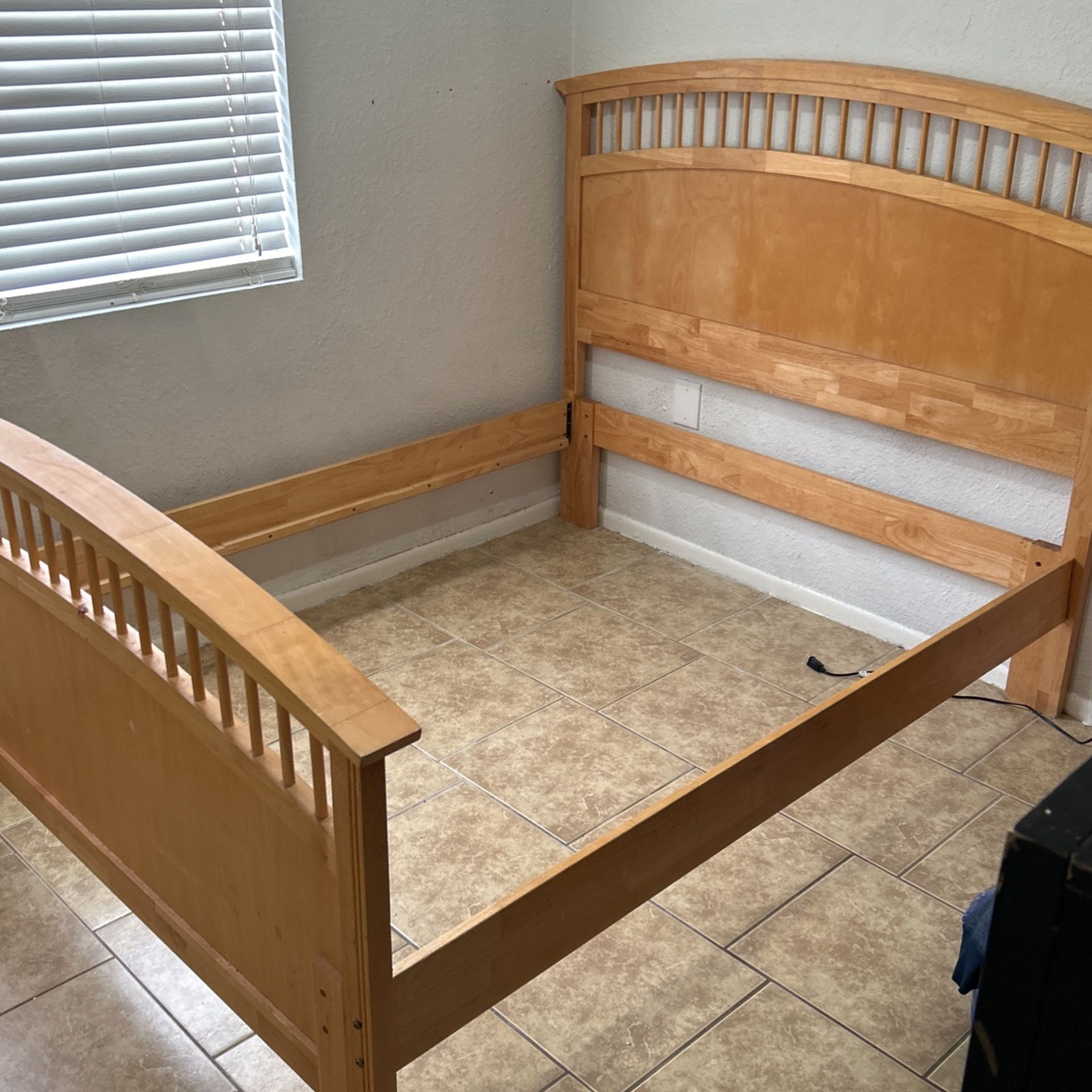 Queen/Full Bedroom set With Used Mattress for Sale in Hesperia, CA