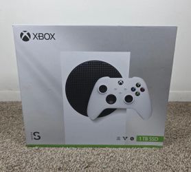 Xbox Series S 1TB All-Digital Console (Disc-Free Gaming) with Xbox Wireless Controller - 120FPS - Xbox Series S