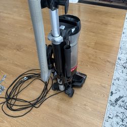 VACUUM CLEANER- HOOVER 12 AMP 