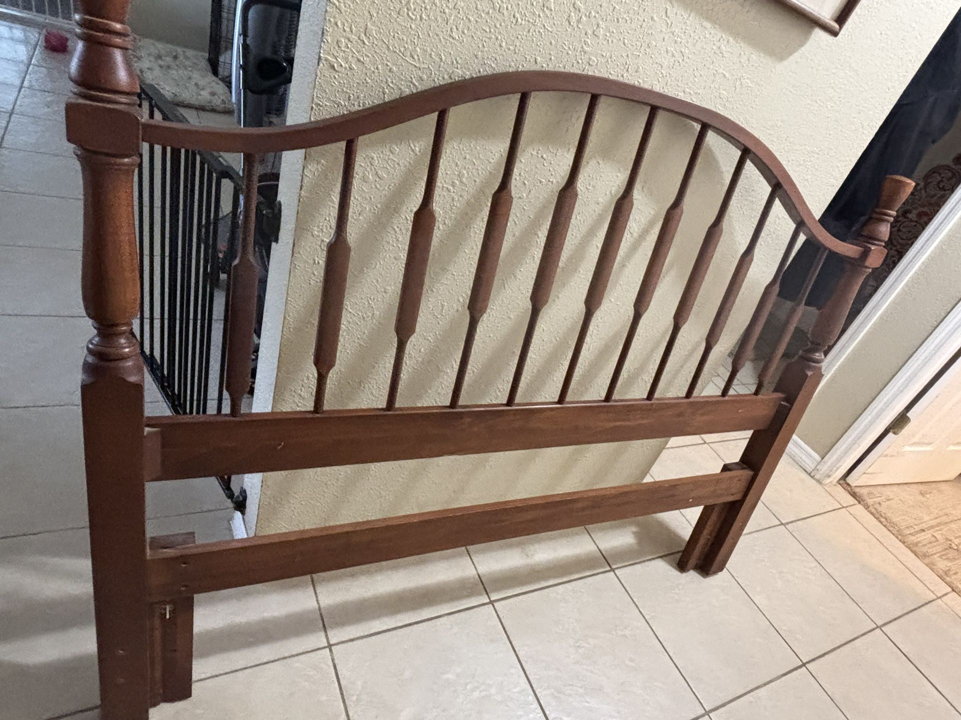 Queen Bedroom Set 4 Pieces