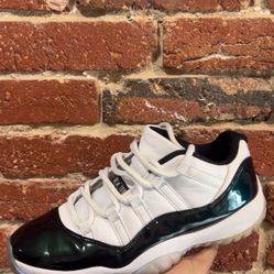Jordan 11 Emerald Size 9.5