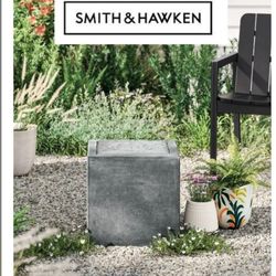 💥P314#2 $75 Square Fountain Gray Smith & Hawken 