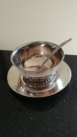 Vintage. Oneida Community Silver Plate Serving Bowl Ornate Pedestal with spoon and plate.