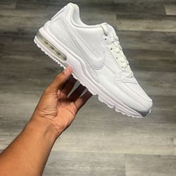 Brand New Nike Shoes , Got Them Brand New For 130, But I Only Want 65