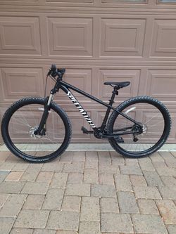 SPECIALIZED ROCKHOPPER SPORT 29 ER MOUNTAIN BIKE LIKE NEW ( CHECK MY OTHER BIKES)