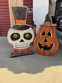 Wooden Halloween decor set of 2