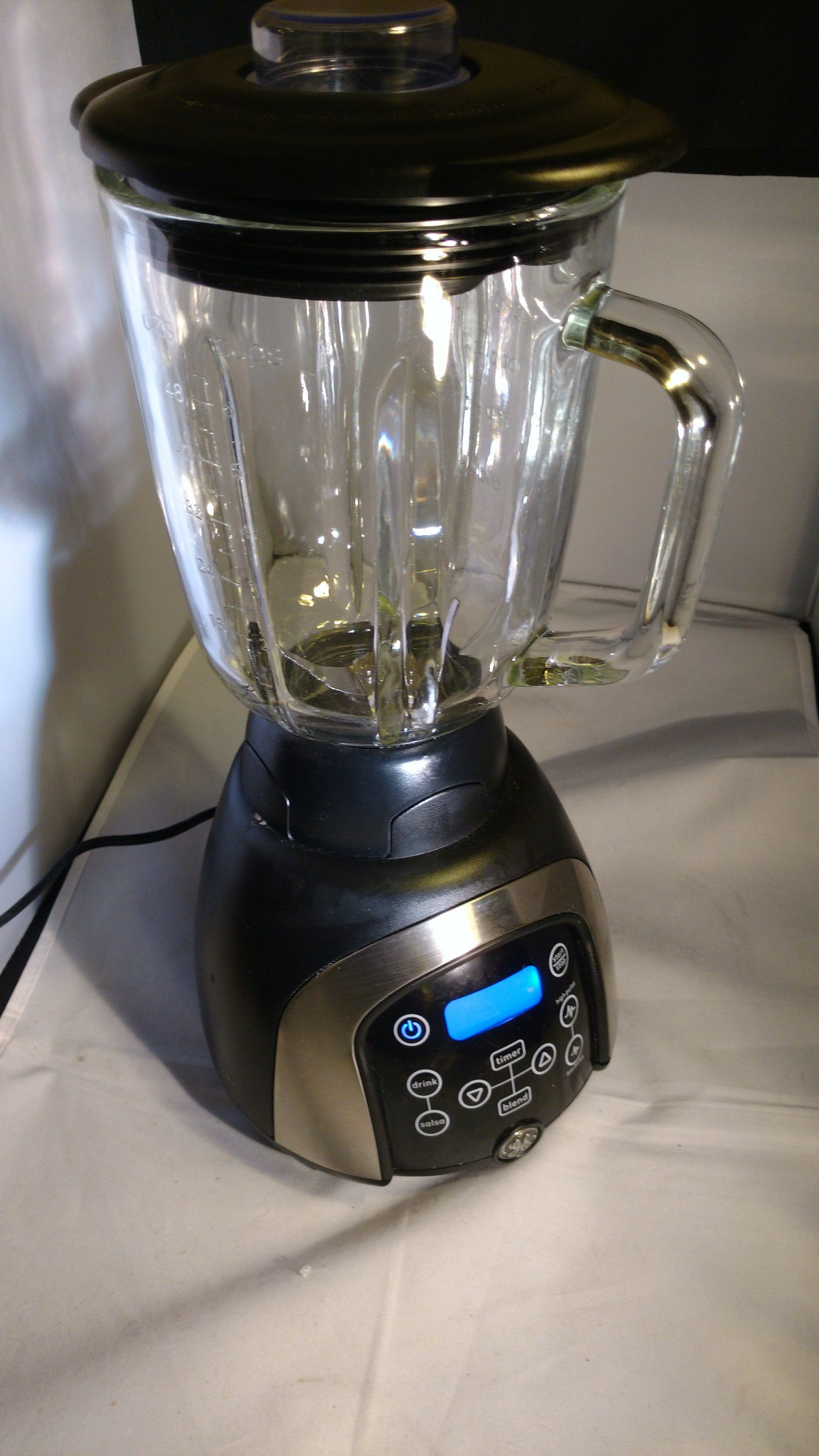 GE model 169202 Glass pitcher variable speed blender for Sale in