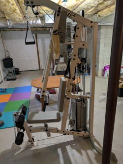 Hoist H210 Universal Gym