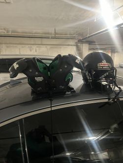 Youth Football Helmet Size medium Youth Football Shoulder Pads Size Medium Both For 80.00