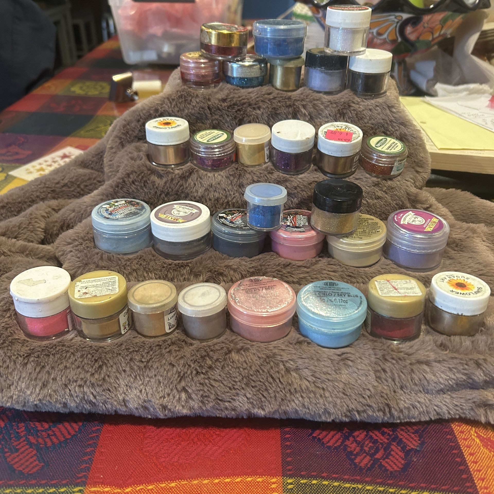 30 edible, glitter, highlighter, and dust