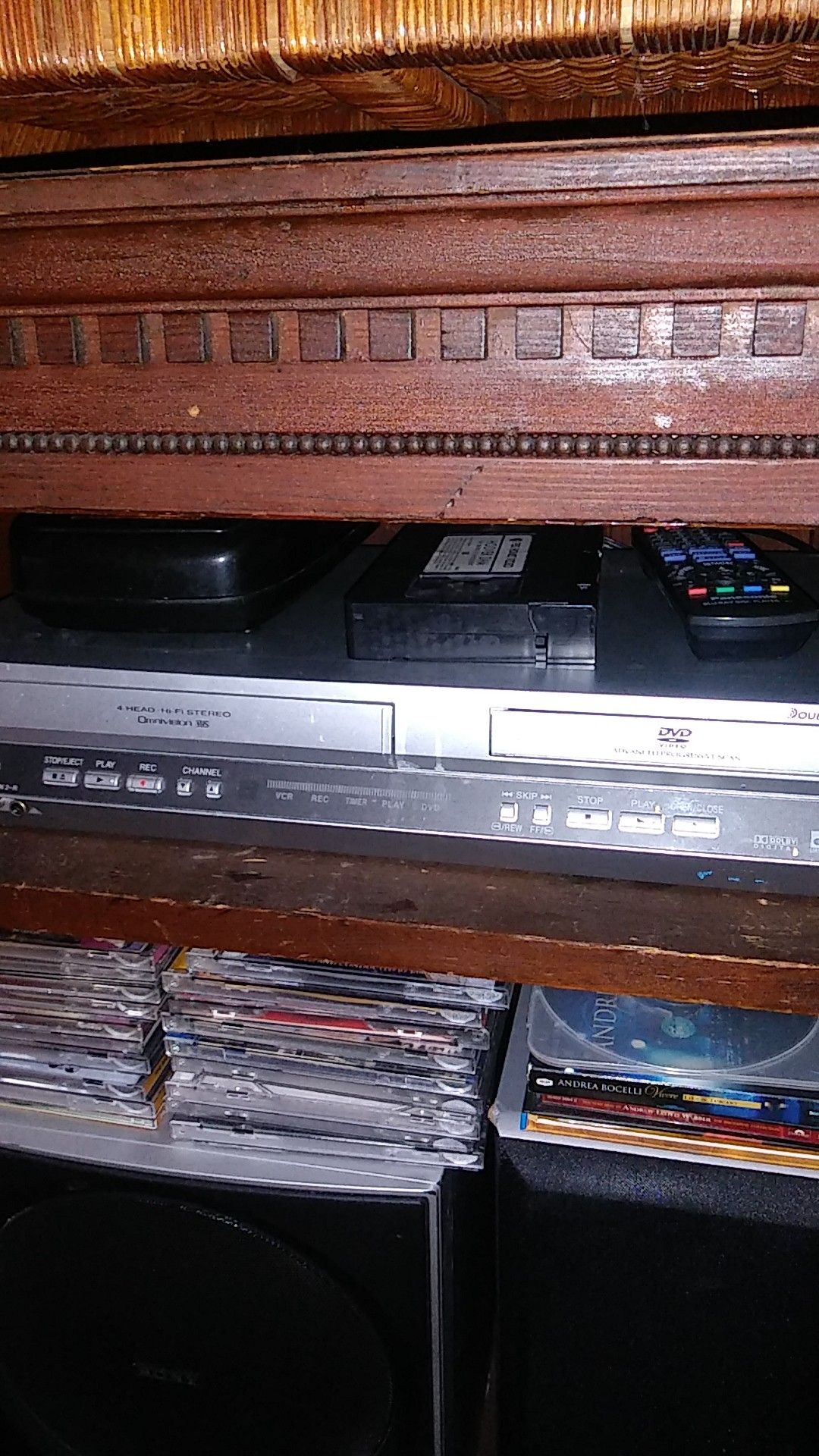 Panasonic DVD and VHS player in one unit. Also plays CD's