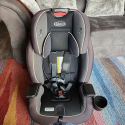 * Pending pick up* Graco Convertible Car Seat
