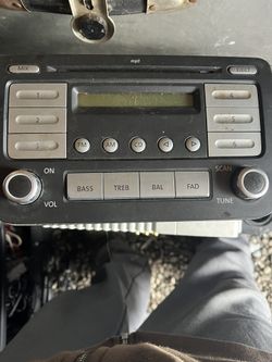 VW Jetta Stock Car Radio 